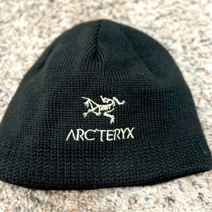 Arc’teryx 100% wool one size fits all winter beanie hat
